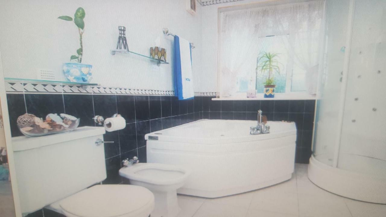 Comfy Room Well Located Лондон Екстериор снимка